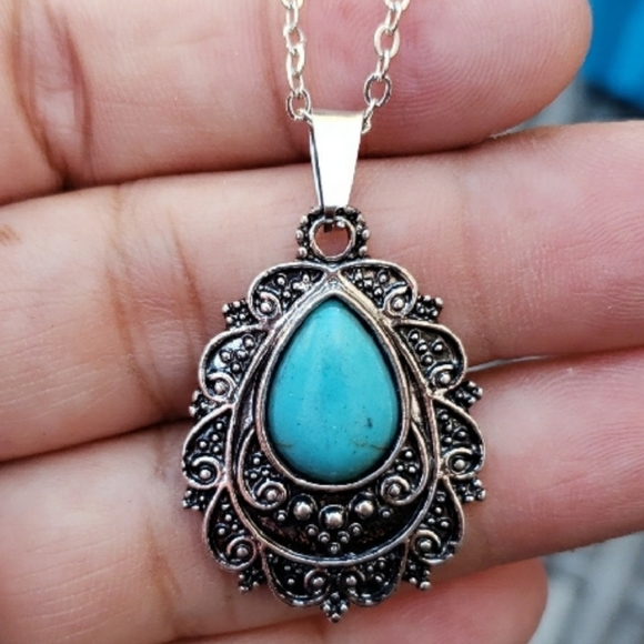 Jewelry - Turquoise Pendant Necklace